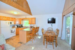 Trails End River Retreat - River Access - Pet Friendly - Hot Tub - Grill - Wifi - Fire Pit - Deck - Screen Porch - Family Friendly - Fishing - King Bed - Wood Stove - Berkeley Springs - 4