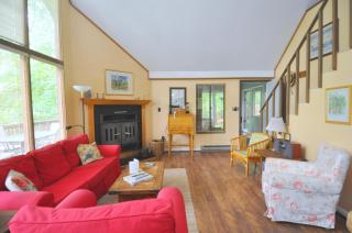 Treetop Cabin -- Pool Access - Fireplace - Grill - Screen Porch - Deck - Wifi - Golf Nearby - 6