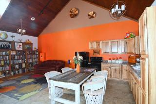 Mountain Meltdown - Pet Friendly, Grill, Wifi, Fire Pit, EV Station -Shared Space - Grill, Fire Pit, Covered Porch, Fountain Pond - Berkeley Springs - 6