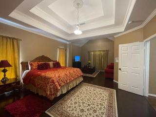 Prancing Horse Estates- 10 acres w/huge pool + spa - Montgomery - 2