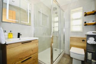 Luxury Two Bed Suite - Walk to Trentham Gardens! - Stoke on Trent - 9