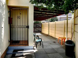 The Eagle and Bear Guesthouse - 9