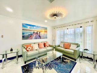Artistic Decor Scenic Views Saltwater Heated Pool Villa - Cape Coral - 8