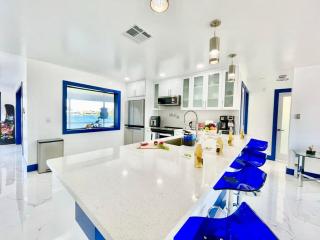 Artistic Decor Scenic Views Saltwater Heated Pool Villa - Cape Coral - 7