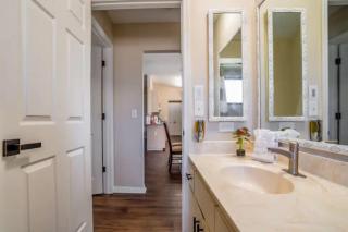 Peaceful Canal Front Secluded Retreat Cozy Family - Cape Coral - 1