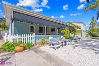 100 Steps to beach access - 5 minute walk to the Village - Private Porch - Siesta Key - 9