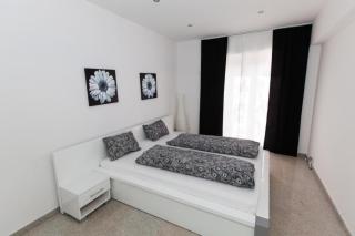 Erdgeschosswohnung Mit Terrasse Und Balkon - 1