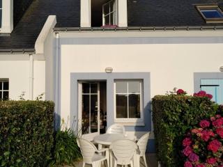 Maison avec piscine et terrasse proche plage - FR-1-418-254 - Locmaria - 0