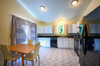 Blue House - private 2 bed, 2 bath home with garage - 4