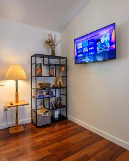 Blue House - private 2 bed, 2 bath home with garage - 5