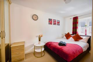 Cherish Stays spacious & amazing 3 Bed House in Hayes & Heathrow - 1