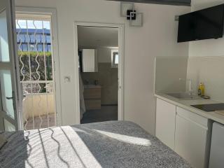 BEGOOD'IZ naturiste Studio indépendant au calme au coeur du village - 3