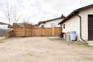 Home Away from Home - Guest Suite 1 - Red Deer - 9