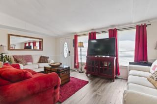 Spacious 2BR Retreat-10 minutes to the Beach! Pet Friendly! - Longs - 4