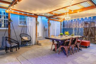 Angel&Rose Universal Hollywood Heated Pool House King Bed - 5