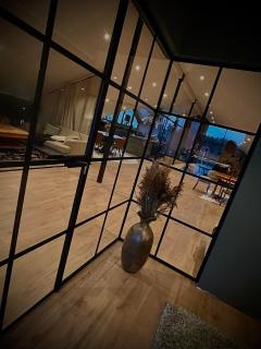 Mysig lägenhet med öppen planlösning på hästgård. - Ljung - 3
