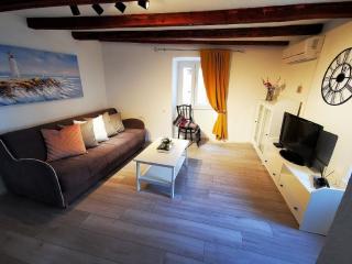 Neu eingerichtete komfortable Wohnung in Meeresnähe - Betina - 6