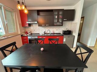 Dua Al Mar with Parking and Balcony - 9