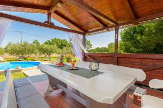 Ferienhaus mit Privatpool für 8 Personen ca 150 qm in Cokuni, Istrien Südküste von Istrien - Mutvoran - 1