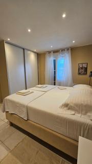 Red House Apartment With Swimming Pool - Vinišće - 2
