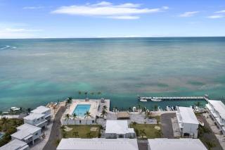 THE SANDCASTLE SUITE! Brand New 2Bedroom in Oceanfront Complex! BE THE FIRST to Visit our Condo Townhome with FREE Parking & Private Garage at Ocean Isles 38 Marathon FL KEYS! SPECIAL PRICING!!! - Marathon - 5
