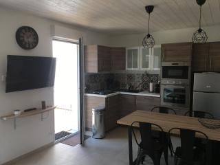 Maison rénovée proche mer avec terrasse, parking privé et wifi à Barbâtre - FR-1-426-440 - 1