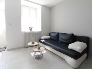 Gîte de charme 4 pers avec spa privatif, terrasse, et équipements complets au cœur d'un village viticole - FR-1-622-20 - La Viardière - 5