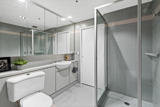 Complete Host Armytage Apartments - 3