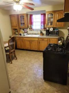 2 Bedroom house with laundry sleeps 4 or more - 3