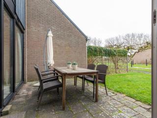 Attractive holiday home with shared pool - Burgh Haamstede - 5