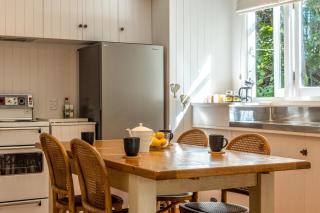 Nikau Cottage - Palm Beach Holiday Home - Palm Beach - 1