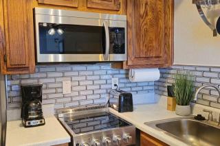 Cozy Updated Cove of Heaven, 5mins to Lake Hefner! - Oklahoma City - 6