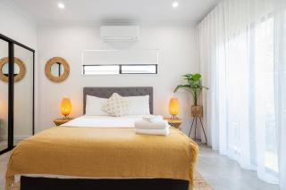 Coastal Villa - Edge Hill - 1