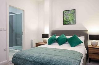 Modern & Stylish 1 Bedroom Apartment in Bolton - 2