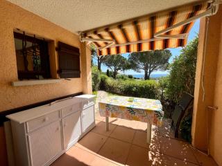 Les Issambres, appt accès direct plage sable, idéal 4 pers, vue mer, Clim - Roquebrune-sur-Argens - 0
