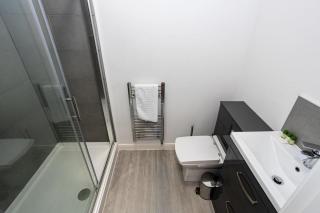 Contemporary Bolton Apartment in Central Location - Bolton - 7
