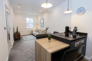 Contemporary Bolton Apartment in Central Location - Bolton - 2