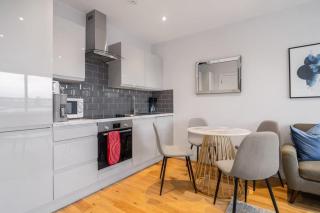 Lovely 1 Bedroom Apartment in the Heart of Eastleigh - 9