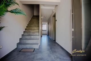 EMILY'S LUXURY APARTMENTS/ GARDEN - 1