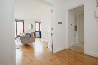 Spacious 1 Bed Mayfair Apartment with Balcony - Londra - 4