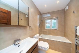 Spacious 2 Bedroom Maisonette in Stratford - Londra - 6