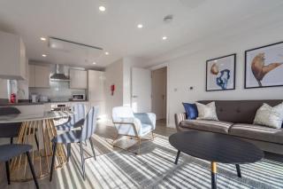 Modern 2 Bedroom Apartment in Ashford - 2
