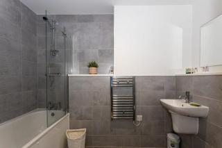 Stunning 2 Bed Apartment in Salford Amazing Views - 7
