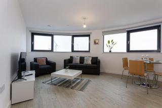 Stunning 2 Bed Apartment in Salford Amazing Views - 3