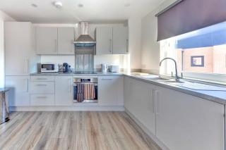 Contemporary 2 Bedroom Apartment in Ashford - Ashford - 9