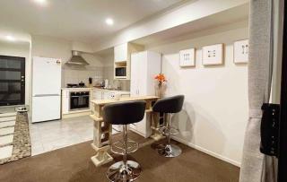 Waikato Uni guest room with private bathroom - Hamilton - 7
