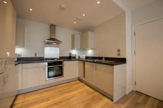 Fantastic 1 Bed Apartment in Crawley - Crawley - 9