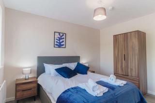 Spacious & Bright 2 Bed Apartment Manchester - 3