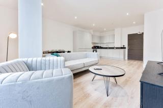 Modern and Bright 2 Bed Apartment in Solihull - Birmingham - 1