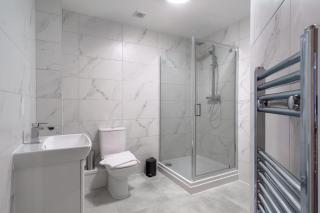 Modern 2 Bedroom Apartment in Liverpool - 6